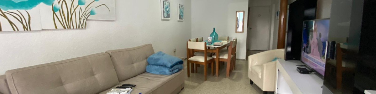 **Tu Refugio en la Península: Comodidad a Pasos del Mar**

Descubre este encantador apartamento de 2 dormitorios y 2 baños, ubicado en el corazón de la Península de Punta del Este. Con una superficie total de 65 m², esta unidad ofrece un diseño funcional y acogedor, ideal para disfrutar de la vida costera.

La cocina definida se integra perfectamente con el luminoso living-comedor, creando un espacio ideal para compartir momentos inolvidables con familiares y amigos. La suite principal garantiza privacidad y confort, mientras que el segundo dormitorio se adapta a tus necesidades, ya sea como habitación de invitados o un espacio de trabajo.

Con gastos comunes bajos, este apartamento no solo es una excelente opción para vivir, sino también una inversión segura en una de las zonas más codiciadas de Uruguay. 

No dejes pasar la oportunidad de hacer de este lugar tu nuevo hogar. Consulta con nuestros asesores y descubre todo lo que este apartamento tiene para ofrecerte. ¡Tu nuevo estilo de vida te espera en la Península!