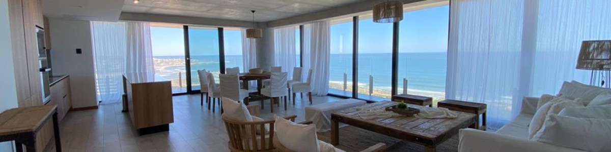 Apartamento en Brava - Punta del Este. Increíble vista.
Ubicado a  200 metros del Mar. 

Unidad de 3 Dormitorios, 3 suite, Toilette.
Cocina integrada con el Living Comedor. Hermoso balcón con increíbles vistas

Superficie total: 262,46 mts2 

Amenities:
Piscinas que se hermanan con las vistas a los diversos contextos naturales, jardines, gimnasio de última generación, saunas húmedos y secos, clases de Yoga, cancha de tenis, salones privados con equipamiento para fiestas o reuniones y cines de última generación.

Consulte con nuestros asesores.
