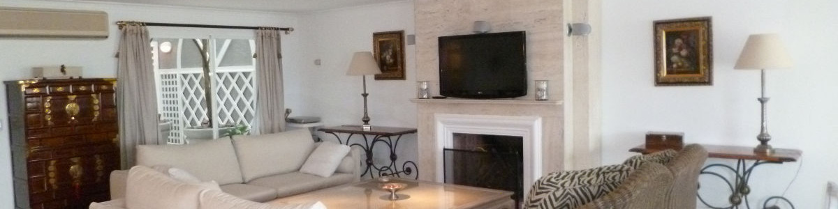 Tu Refugio en la Península: Elegancia y Comodidad en Punta del Este

Descubre este exclusivo apartamento de 4 dormitorios en el corazón de la Península, donde el confort se encuentra con la sofisticación. Con una superficie total de 223 m², esta unidad es ideal para quienes buscan un hogar espacioso y funcional, ya sea para disfrutar de unas vacaciones inolvidables o para establecerse en uno de los destinos más emblemáticos de la costa uruguaya.

**Características destacadas:**

- **Dormitorios:** 4 amplios dormitorios, incluyendo 2 suites, perfectos para brindar privacidad y descanso.
- **Baños:** 3 baños completos, diseñados con elegancia y funcionalidad.
- **Espacios Comunes:** Disfruta de un luminoso living, un acogedor comedor y una cocina equipada con electrodomésticos modernos, como microondas, lavarropas y freezer.

Este apartamento es más que un simple espacio; es un estilo de vida. Ubicado en una zona privilegiada, estarás a pasos de la playa, restaurantes y tiendas, todo lo que necesitas para disfrutar de la magia de Punta del Este.

**No dejes pasar esta oportunidad.** Consulta con nuestros asesores y comienza a imaginar tu nueva vida en la Península. ¡Te esperamos!