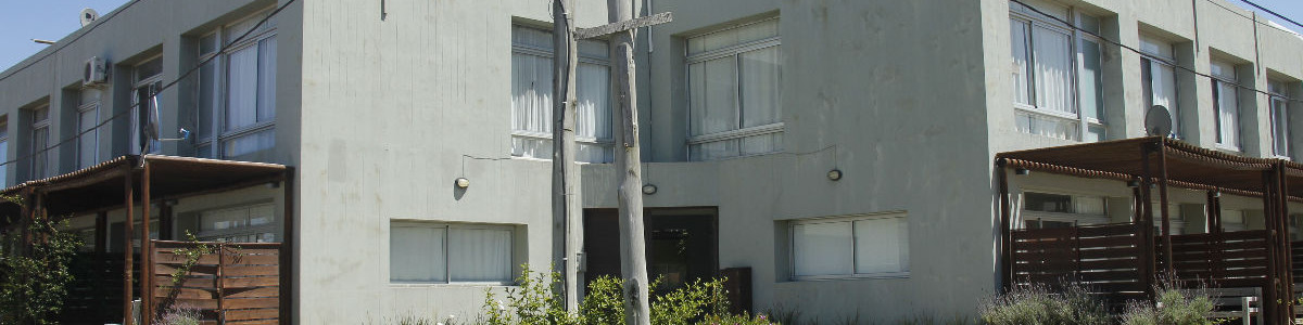 Departamento en complejo ubicado en Manantiales, a pocas cuadras de la playa. Cuenta con piscina y estacionamiento.

Living comedor, cocina, parrillero individual ubicado en planta alta con vista al mar.

38,16 mts2 cubiertos  30,55 mts semi cubiertos
1 dormitorio con aire acondicionado, 1 baño.

Consulte con nuestros aesores.
