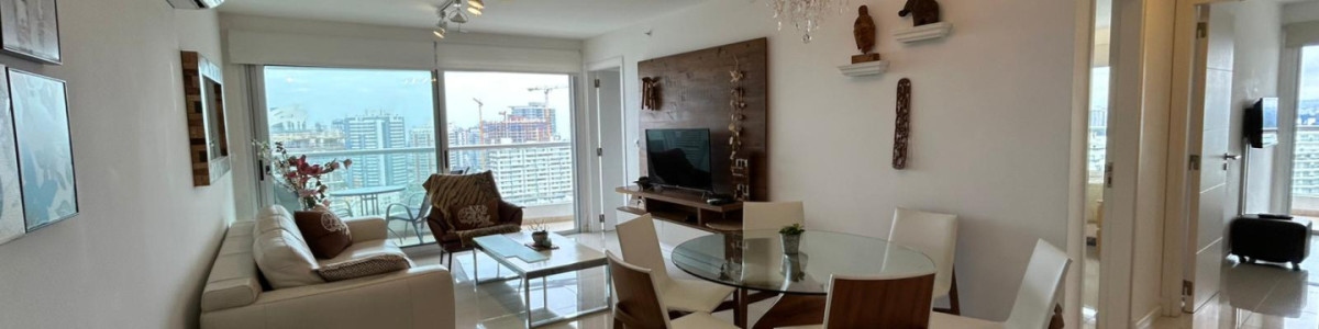 Tu Refugio en Brava: Elegancia y Comodidad a Pasos del Mar

Descubre la oportunidad de vivir en un apartamento exclusivo en la codiciada zona de Brava, Punta del Este. A tan solo 50 metros del mar, esta unidad de 2 dormitorios y 2 baños, que incluye una suite, es el espacio ideal para disfrutar de la tranquilidad y el lujo que mereces.

**Características del Apartamento:**
- **Cocina Definida:** Espacio funcional y bien equipado.
- **Living Comedor:** Amplio y luminoso, perfecto para compartir momentos inolvidables.
- **Equipamiento:** equipamiento total

**Amenities que Enriquecen tu Estilo de Vida:**
- Recepción y portería para mayor seguridad y comodidad.
- Piscina abierta y climatizada cerrada, ideales para disfrutar durante todo el año.
- Wi-Fi en áreas comunes, manteniéndote conectado.
- Servicio de mucamas y servicio de playa, pensados para tu total relajación.
- Quincho y garage, perfectos para tus encuentros sociales.
- Cochera propia en subsuelo

No dejes pasar esta oportunidad de adquirir un hogar en una de las zonas más emblemáticas de Punta del Este. **Consulte con nuestros asesores** y comienza a imaginar tu nueva vida frente al mar.