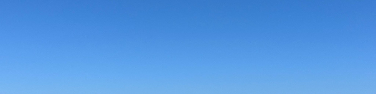 Hermoso depto. a pasos del Mar.

Descubre la oportunidad de vivir momentos inolvidables en este encantador apartamento ubicado a solo 300 metros de la playa en Manantiales. Ideal para disfrutar de la tranquilidad y belleza de la costa uruguaya, esta unidad de 2 dormitorios y 2 baños (1 Baño completo + Toilette) ofrece el espacio perfecto para hasta 4 personas.

El diseño abierto de la cocina integrada con el living comedor crea un ambiente acogedor y luminoso, ideal para compartir con familia y amigos. 
Cada rincón de este apartamento ha sido pensado para brindar comodidad y estilo, permitiéndote disfrutar de la esencia de la vida costera.

No dejes pasar la oportunidad de hacer de este apartamento tu nuevo hogar o tu refugio de vacaciones. 
60mts2 propios + 15mts de terrazas.
Sin Gastos Comunes.
Estacionamiento.

Consulta con nuestros asesores y descubre todo lo que este lugar tiene para ofrecerte.