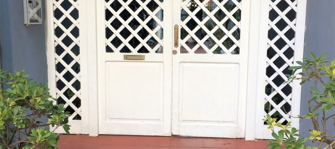 Hermoso departamento por calle Gorlero. A metros del Mar y del Puerto de punta del Este.
A un paso de todos los comercios y restaurantes de la zona.
1 dormitorio, 1 baño. Living-comedor. Cocina definida.
Todos los ambientes con ventanas y ventanales. Terraza lateral.
54 mts2 construidos aprox. con terraza.
Por mas información, consulte con nuestros asesores.
