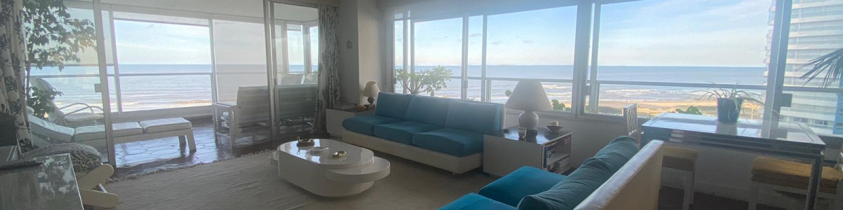 **Tu Refugio en la Brava: Elegancia y Comodidad en Punta del Este**
Descubre este exclusivo apartamento en la codiciada zona de Brava, Punta del Este, donde el lujo se encuentra con la funcionalidad. Con una generosa superficie de 211 m², esta unidad de 4 dormitorios y 4 baños, que incluye 2 suites, es el espacio ideal para disfrutar de momentos inolvidables con familia y amigos.
La cocina, completamente definida, se integra perfectamente con un amplio living y comedor, creando un ambiente acogedor y luminoso. Además, cuenta con servicio de mucamas y servicio de playa, para que tu única preocupación sea disfrutar del sol y el mar.
Relájate en la piscina del edificio, un espacio pensado para el esparcimiento y la diversión.
No dejes pasar la oportunidad de vivir en uno de los destinos más deseados de la costa uruguaya. Consulta con nuestros asesores y descubre cómo este apartamento puede convertirse en tu nuevo hogar o en la inversión de tus sueños. ¡Te esperamos!