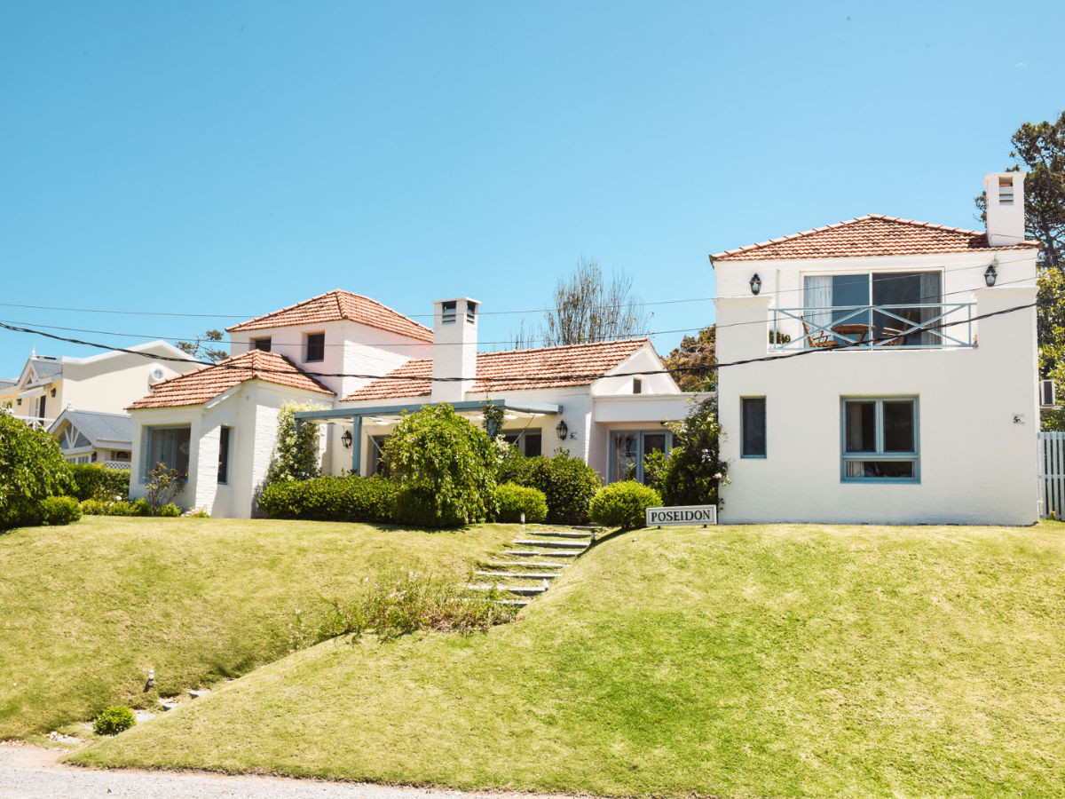 Espectacular casa en Montoya, a una cuadra y media de