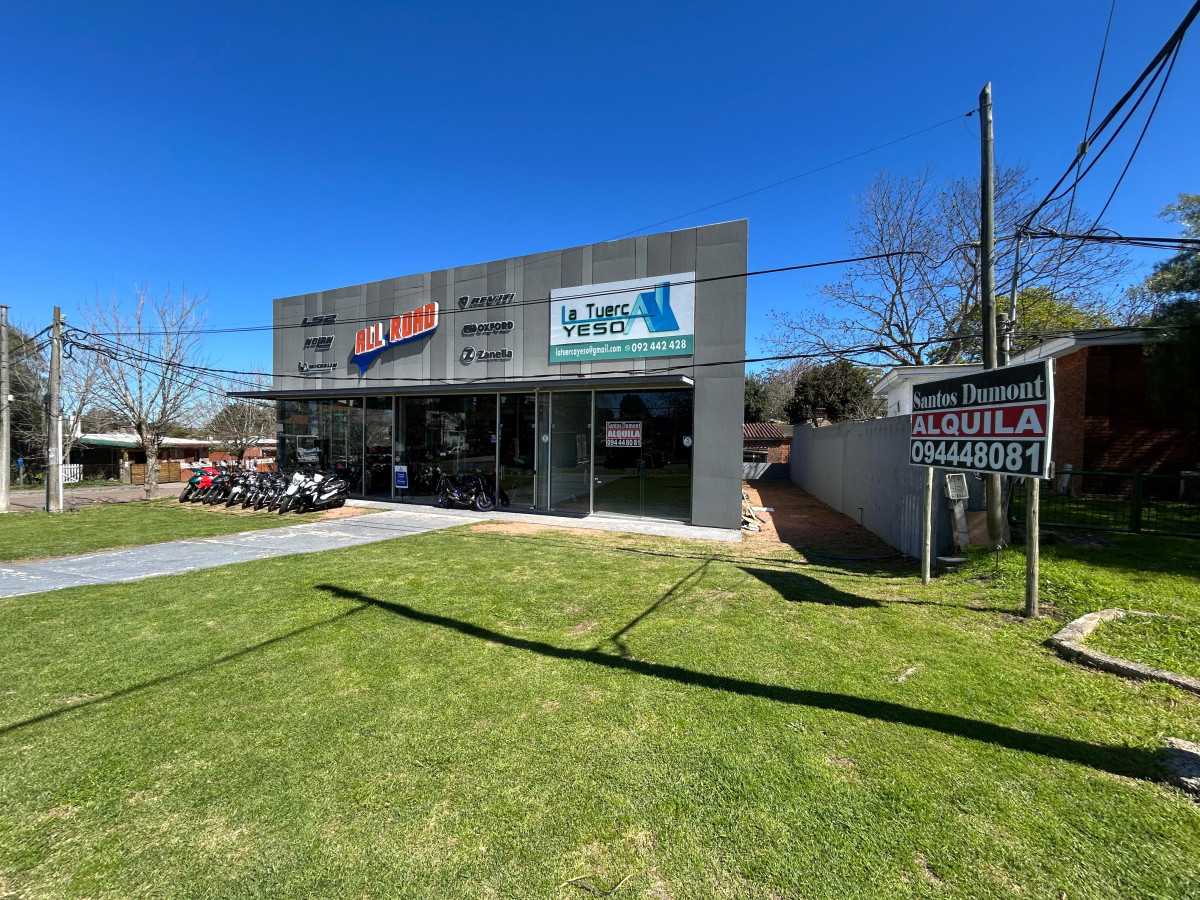  Oportunidad Única en Las Delicias: Local Comercial de 100 m²

Descubra el potencial de este amplio local de 100 m², ubicado en una de las zonas más prometedoras de Las Delicias, Maldonado. Con un buen frente, este espacio ofrece una excelente visibilidad y acceso, ideal para emprendedores y empresarios en busca de establecer o expandir su negocio. 

La propiedad se encuentra en una ubicación estratégica, rodeada de un entorno dinámico que garantiza un flujo constante de clientes. Su diseño versátil permite múltiples configuraciones, adaptándose a diversas actividades comerciales.

No deje pasar esta oportunidad de inversión. Consulte con nuestros asesores para más información y para programar una visita. ¡Su nuevo negocio comienza aquí!