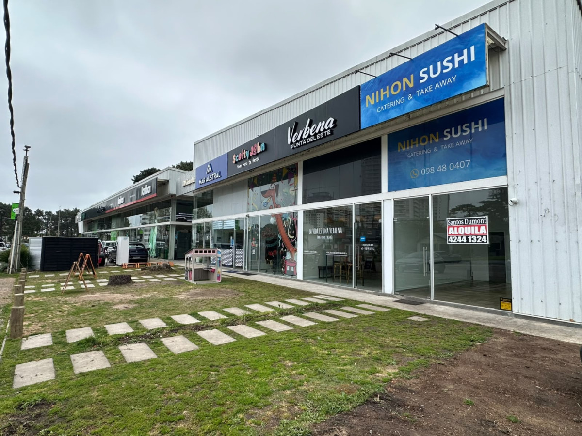 Local Comercial en Punta del Este

Presentamos un local de 60 m² en una ubicación estratégica en Lugano, Punta del Este. Este espacio ofrece una excelente oportunidad para emprendedores y empresarios que busquen establecer su negocio en una de las zonas más dinámicas de la ciudad. Su distribución permite múltiples configuraciones, adaptándose a diversas actividades comerciales.

El entorno destaca por su afluencia de público y la cercanía a servicios esenciales, lo que garantiza un flujo constante de potenciales clientes. Además, la zona cuenta con un ambiente vibrante, ideal para atraer tanto a residentes como a turistas.

Este local no solo es un espacio físico, sino una plataforma para el crecimiento de su emprendimiento. Consulte con nuestros asesores para obtener más información sobre esta interesante propuesta en un área con gran potencial.

Local comercial gastronómico en Punta del Este en Mall

Gran ubicación en mall con mucha concurrencia
