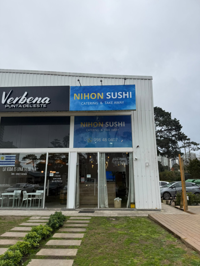 Local comercial gastronómico en Punta del Este en Mall

Gran ubicación en mall con mucha concurrencia

Venta de llave correspondiente a mobiliario: 20.000 USD
Alquiler anual: 30.000 USD (se puede abonar mensual)

Consulte con nuestros asesores y coordine su visita.