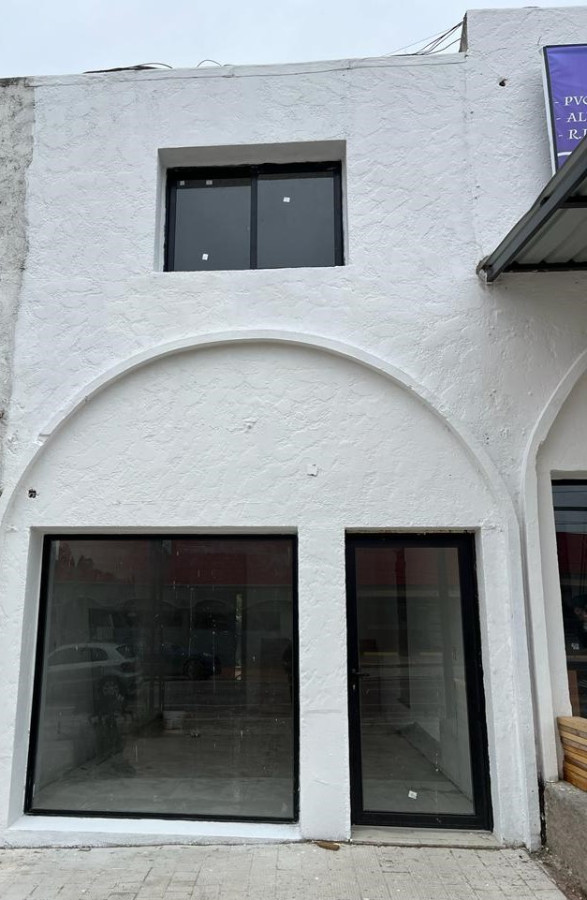 Excelente ubicación comercial. En el corazón de la Barra.
LOCAL 7
Local de aprox. 30mts2 con 1 baño y depósito-vivienda baño arriba de mismo tamaño.
Frente de 3,5 mts aprox.
Por mas información, consulte con nuestros asesores.