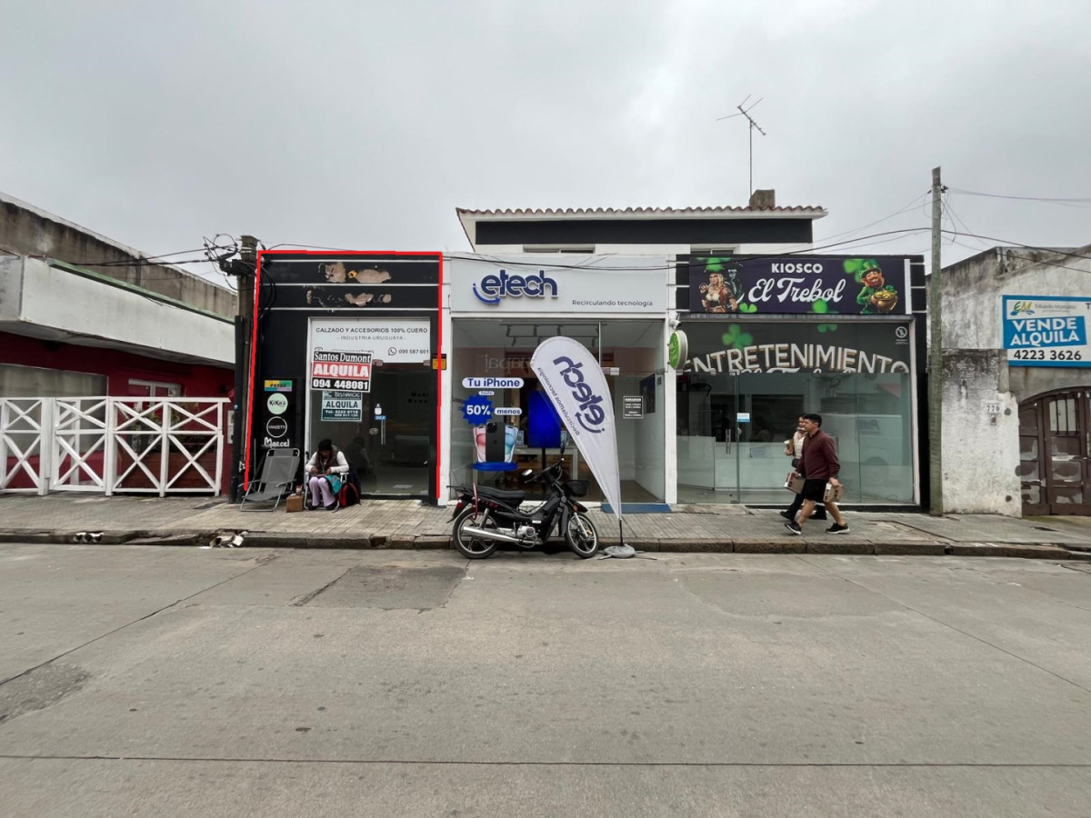 Se alquila cómodo local comercial ubicado en pleno centro de Maldonado, sobre calle Ituzaingó, entre 18 de Julio y a pasos de Sarandí, en una zona de gran circulación peatonal y vehicular, ideal para desarrollar diversos rubros comerciales.

La propiedad cuenta con un local comercial en planta baja y, en planta alta, un cómodo departamento compuesto por:

* 3 dormitorios.
* 1 baño.
* Luminoso living-comedor con cocina integrada.
* Estufa a leña.
* Terraza.
* Patio al fondo.

Una excelente oportunidad para quienes buscan combinar actividad comercial y vivienda en una ubicación estratégica, con todos los servicios y comercios a pocos metros.

Consúltanos para más información o para coordinar una visita.