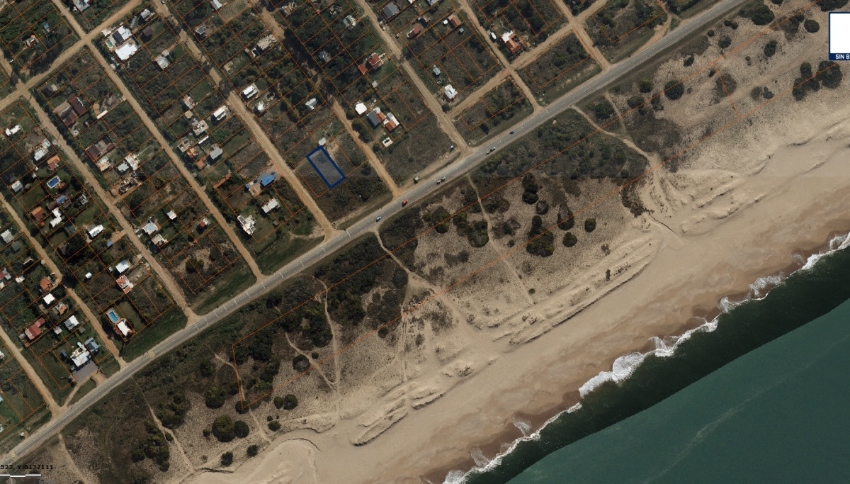 Excelente lote en primera linea en Balneario Buenos Aires.

600mts2 de terreno. Frente de 15mts x 40mts de fondo.
Padrón 3893.

Consulte con nuestros asesores.
