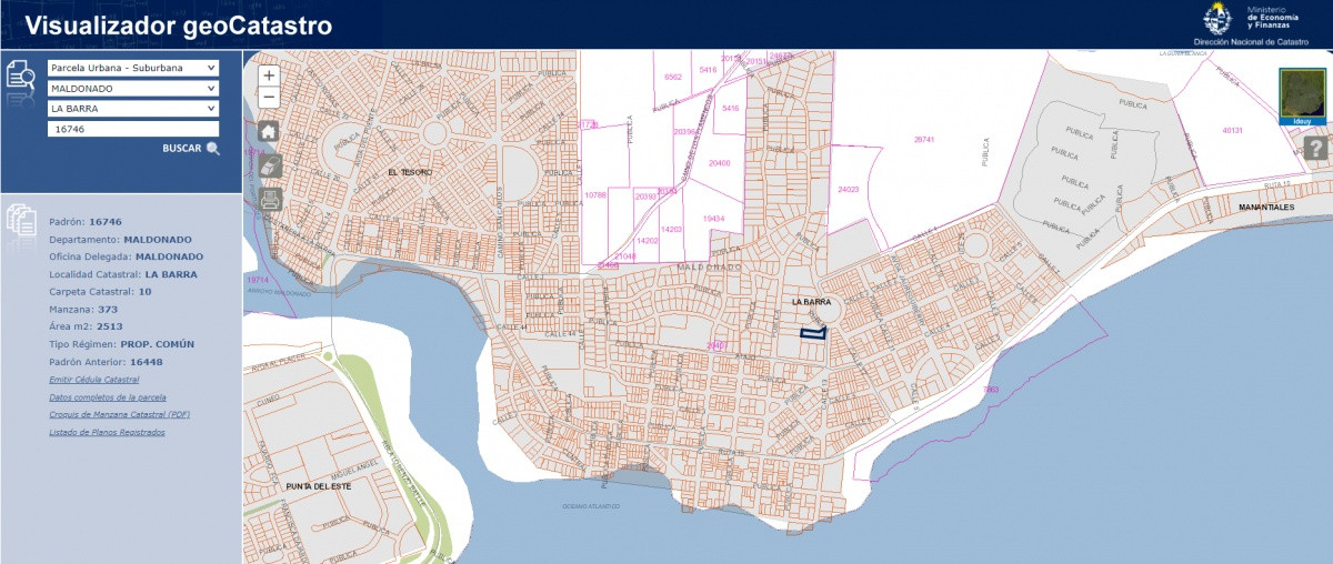 Oportunidad Única en Montoya: Terreno de 2513 m² a Pasos del Mar.

Este amplio terreno de 2513 m², con un generoso frente de 43 metros, le ofrece un sinfín de posibilidades para diseñar el espacio que siempre ha imaginado.
Padrón 16.746
Tiene una superficie de (2.512 m 61 dm), y se deslinda así: al Este de frente a la calle de 20 metros de ancho con una longitud recta de 43,16 metros; al Sur en una extensión recta de 92,16 metros linda con el solar 20; al Oeste en 25 metros 95 milímetros linda con el solar 9 y cierra su perímetro al Norte en 66 metros y al Noroeste en 29,47 metros lindando con el solar 18.


Ubicado a solo 700 metros de la playa, este terreno combina la tranquilidad de la naturaleza con la cercanía a las mejores atracciones de la zona. Disfrute de la vida costera, con acceso a restaurantes, bares y actividades recreativas, todo a pocos minutos de su futura residencia.

No deje pasar esta oportunidad de invertir en un entorno privilegiado. Para más información y asesoramiento personalizado, consulte con nuestros asesores.