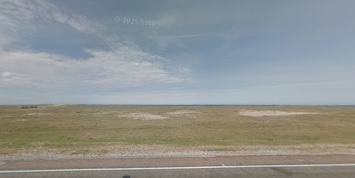 Oportunidad Única en Santa Mónica: Terreno de 525 m²

Descubra el espacio ideal para construir la casa de sus sueños en una de las zonas más exclusivas de José Ignacio. 
Este terreno de 525 m², con un generoso fondo de 35 metros y un frente de 15 metros, ofrece un sinfín de posibilidades para diseñar su refugio personal en un entorno natural y sereno.

Ubicado en Santa Mónica, una de las áreas más codiciadas de la costa uruguaya, este terreno le brinda la oportunidad de disfrutar de la tranquilidad del campo y la cercanía a las playas más hermosas de la región. Imagine despertar cada mañana rodeado de la belleza de la naturaleza, con acceso a un estilo de vida relajado y sofisticado.

No deje pasar esta oportunidad de inversión en una de las zonas con mayor potencial de crecimiento. Consulte con nuestros asesores.