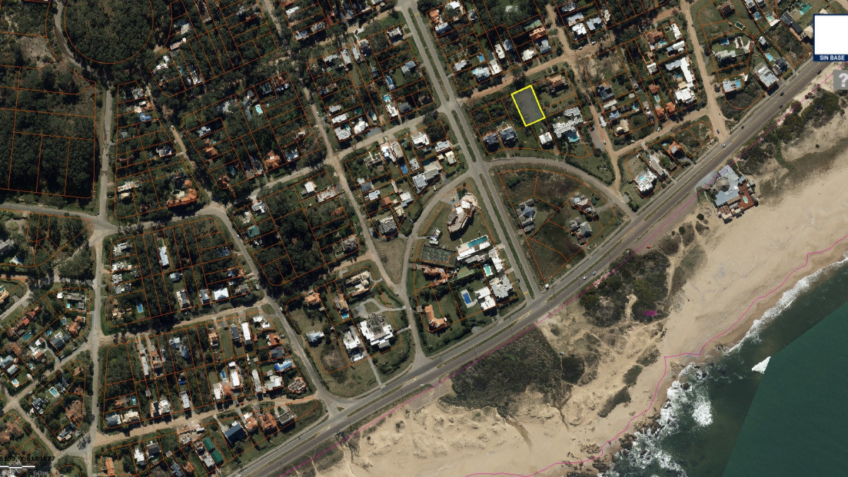 Terreno a Pasos del Mar

Descubre la oportunidad de construir la casa de tus sueños en un excepcional terreno de 1056 m² en Montoya, La Barra. 
A tan solo 100 metros del mar, este espacio te ofrece la combinación perfecta de tranquilidad y cercanía a la naturaleza.

Con un fondo de 44 metros y un frente de 24 metros, este terreno te brinda amplias posibilidades para diseñar el hogar que siempre has querido. 
Imagina despertar cada día con el sonido de las olas y disfrutar de atardeceres inolvidables en una de las zonas más exclusivas de la costa uruguaya.

No dejes pasar esta oportunidad única. Consulta con nuestros asesores y comienza a dar forma a tu futuro en este paraíso costero.
