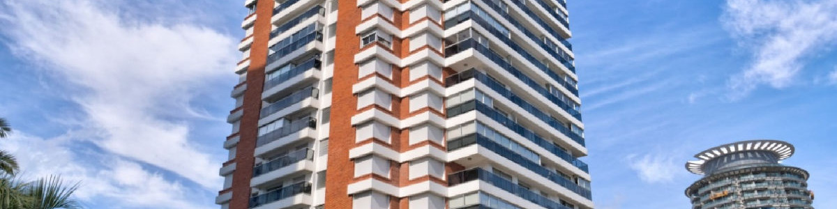 Ubicado a 500 metros de Playa Brava y Playa Mansa
Unidad de 1 Dormitorio y medio - 1 Baño
Cocina, Living - Comedor
Amenities del edificio:
- Piscina exterior
- Playroom
- Barbacoa
- Gimnasio
Consulte con nuestros asesores.