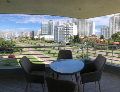 HERMOSO APARTAMENTO A PASOS DE PLAYA MANSA !!