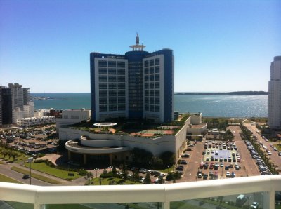 Unidad 2 dorms y 1/2. terraza. Hermosa vista. A Pasos de la playa! Consulte.