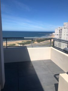 BRAVA, PISO ALTO A PASOS DEL MAR!!