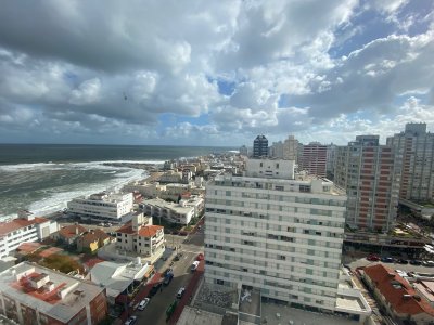 Apartamento con amplia vista a la peninsula, a una cuadra de la playa