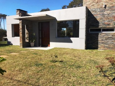 Muy linda casa 3 dormitorios en barrio Jardin con piscina climatizada!