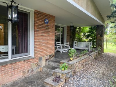 EXCELENTE CHALET EN PARADAS DE LA MANSA
