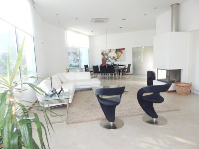 Extraordinaria Casa En Venta Ubicada en el Barrio de Mayor Jerarquía de Punta del Este