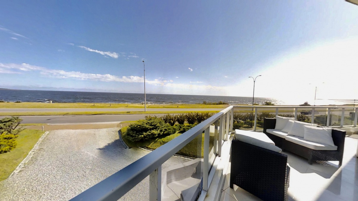  Apartamento frente al Mar con Vista a la Mansa en Punta del Este