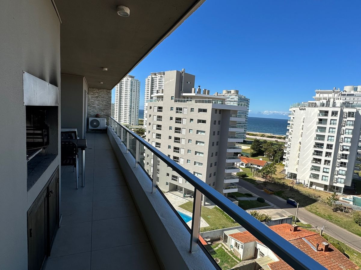 Apartamento de 3 dormitorios en venta Playa Brava