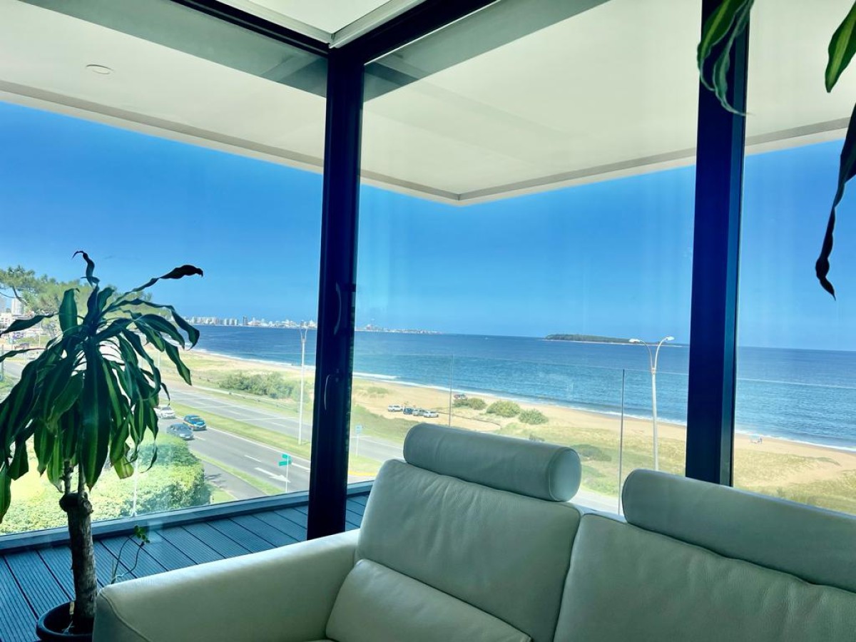 Playa Mansa Apartamento 3 suites frente al mar  y servicios