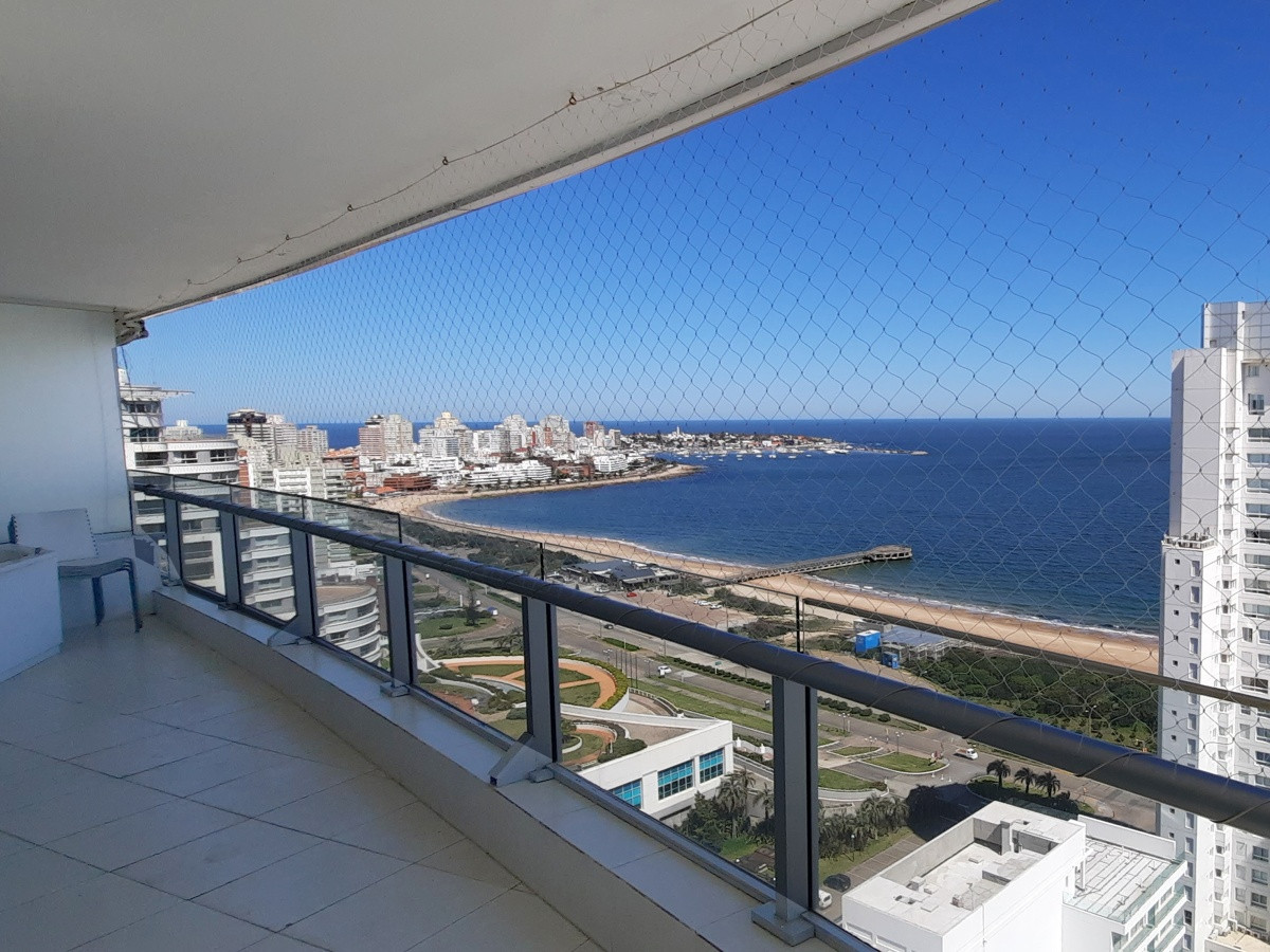 Apartamento de diseño esquinero piso alto en Seasons Tower