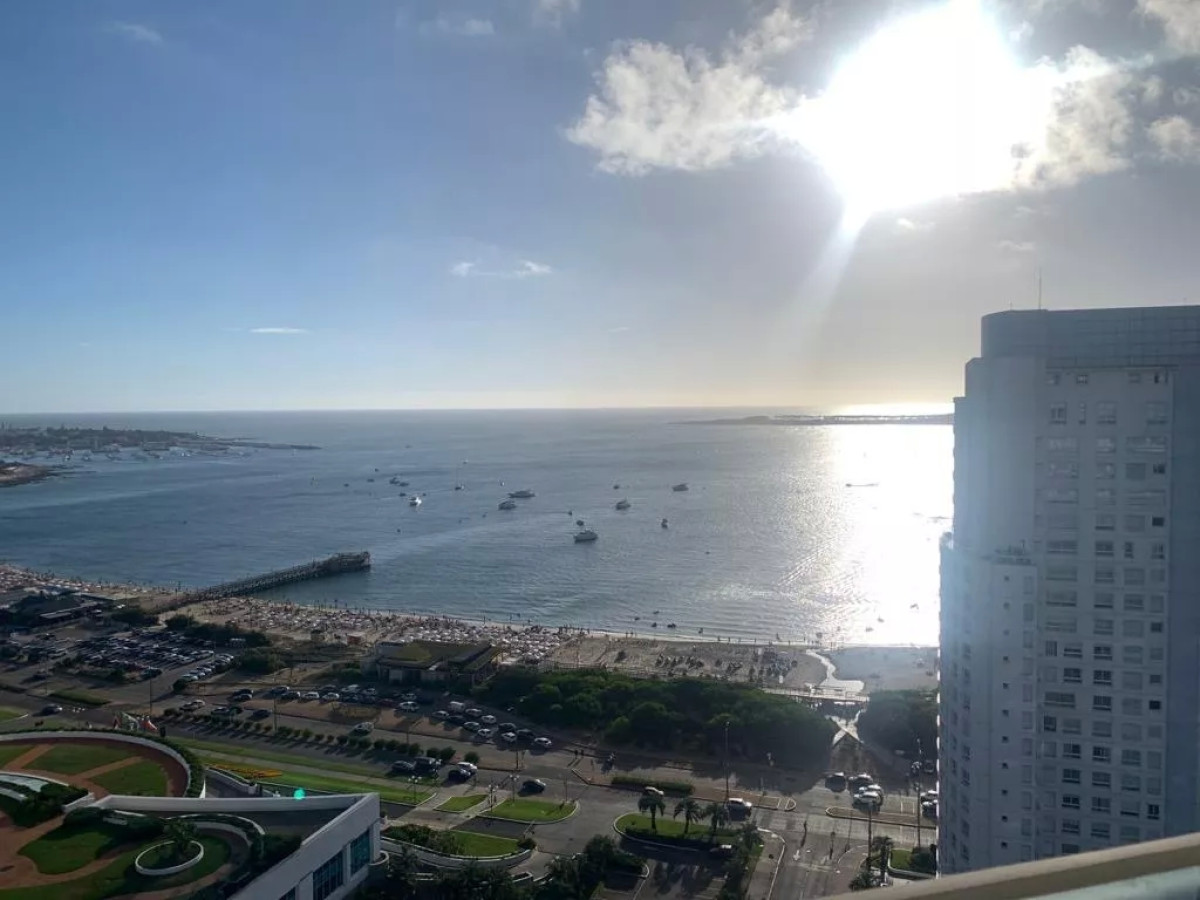 Apartamento de 3 dormitorios Playa Mansa