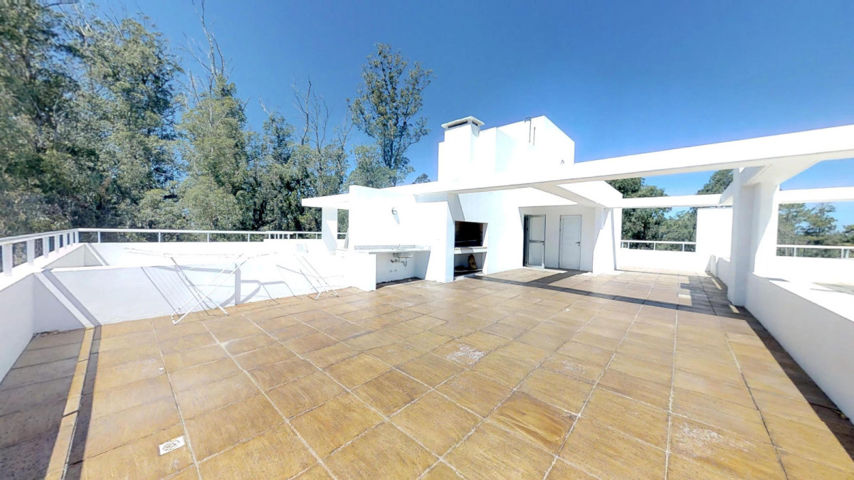 Penthouse en venta  ubicado en Zona Golf con servicios