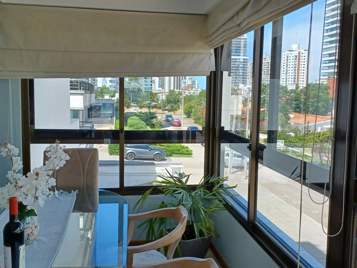 Apartamento en venta Playa Mansa 3 dormitorios