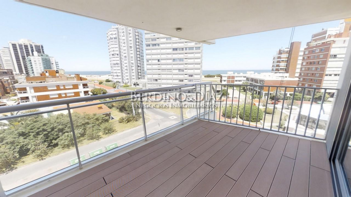 Venta Apartamento en torre Onix a 2 cuadras mar Brava