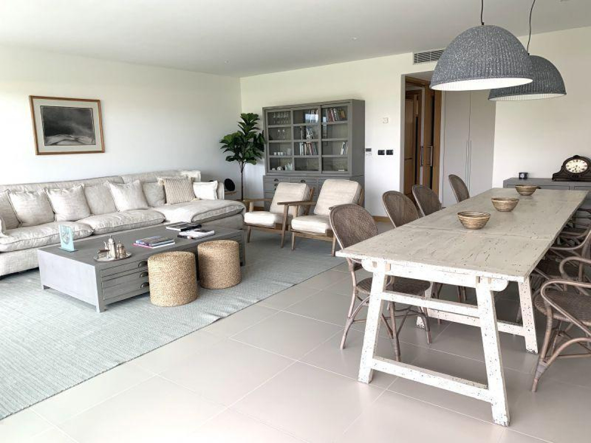 Apartamento en venta formidable de 3 suites frente al mar 