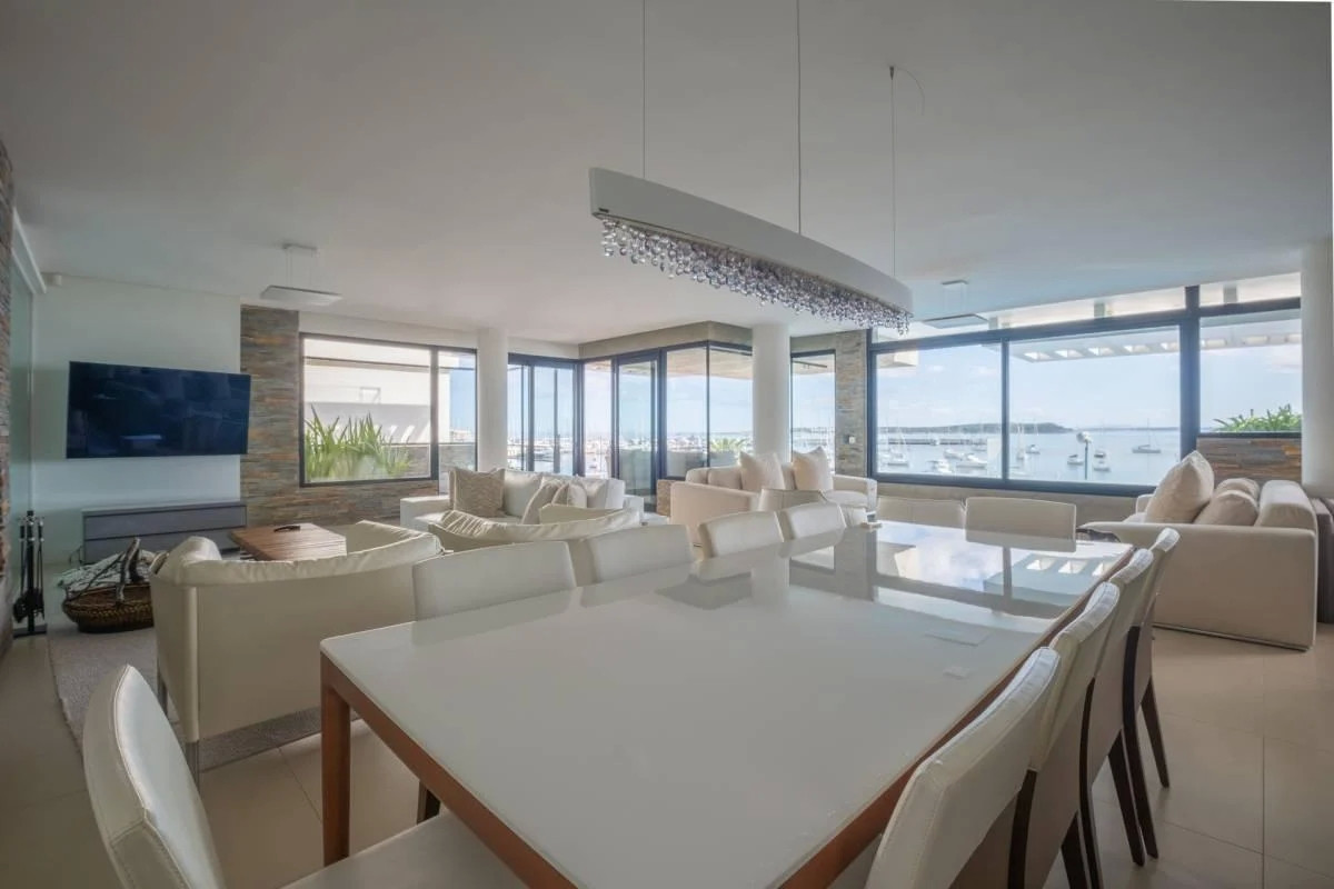 Formidable artamento en venta frente a puerto Punta del Este