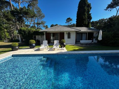 Casa en alquiler Enero Barrio Lugano Arbolada 
