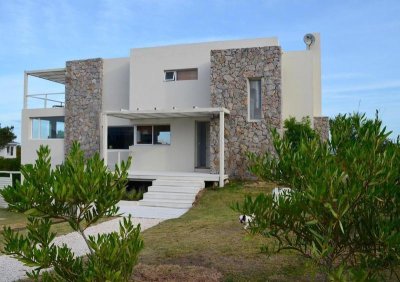 Casa moderna con vista al marJose Ignacio 