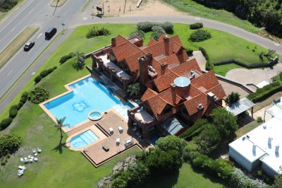 Exclusiva Mansión frente al Mar en Punta del Este