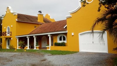 Casa campo importante en venta Zona Manantiales