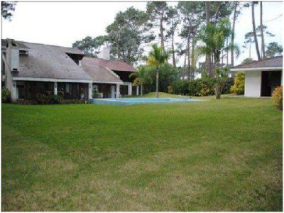 Hermosa Casa En Venta  en Cantegril de Punta del Este