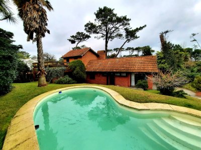 Residencia en Playa Mansa muy cerca del mar