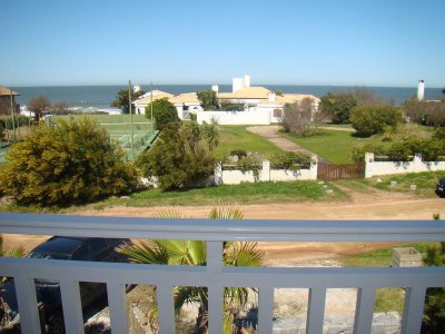 Casa de estilo propio  y vista al mar en venta Punta Piedras