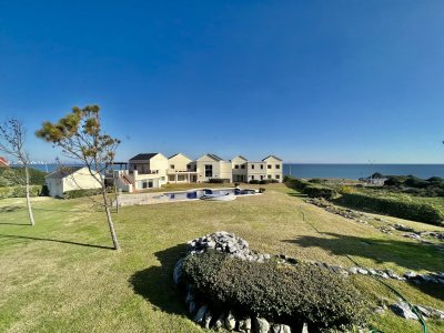 Espectacular Mansión en venta  frente al Mar en Punta del Este