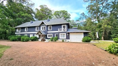 Casa en venta en Parque Burnet 6000 metros de terreno