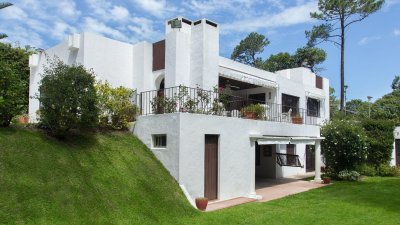 Casa en venta de 6 Dormitorios en Lugano Punta del Este