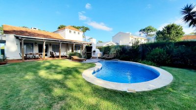 Casa en venta cerca del mar y con vista  en La Barra 