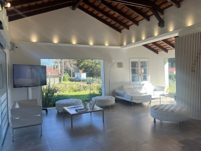 Exclusividad Casa clinica comercial sobre Avenida importante Avenida