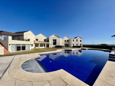 Espectacular Mansión en venta  frente al Mar en Punta del Este