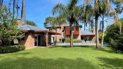 Casa Moderna  en venta  en Barrio Lugano 